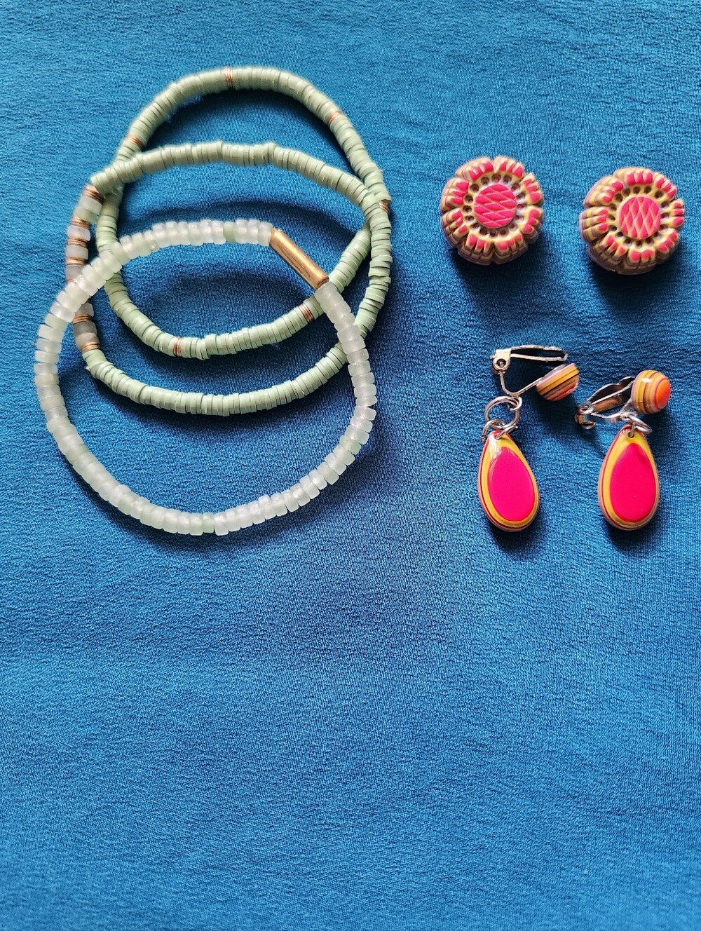 Teardrop Clip-on Earrings and Green Beaded Bracelets Set